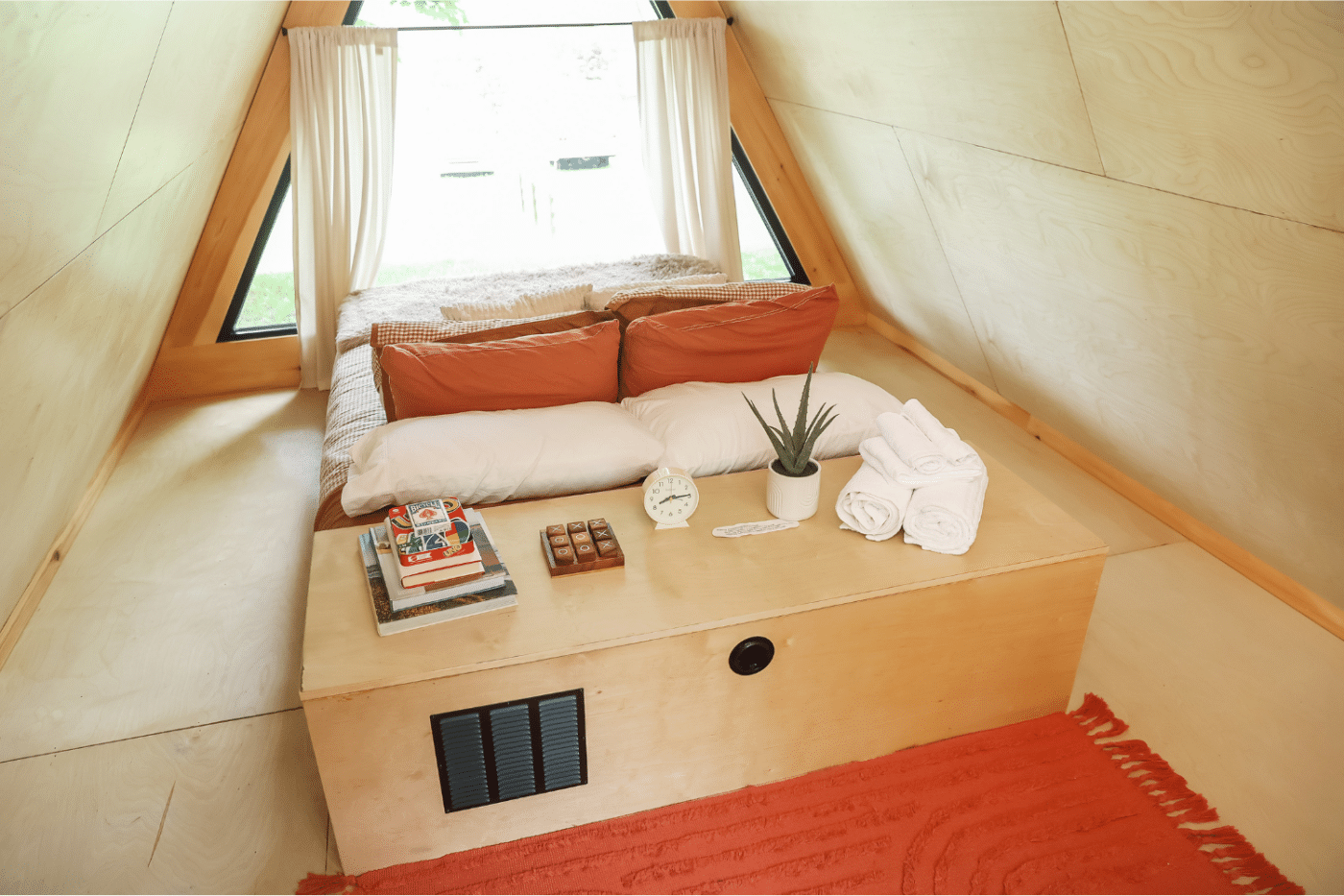 do glamping pods or bell tents have better climate control