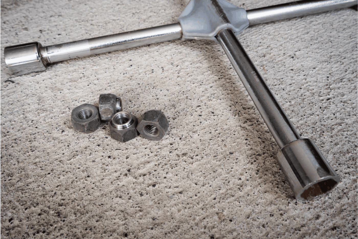 loosen lug nuts to change zook tiny home tire