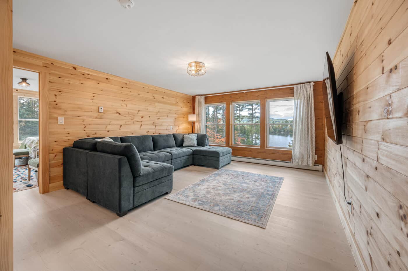 28x40 Avon in Whitefield NH living area