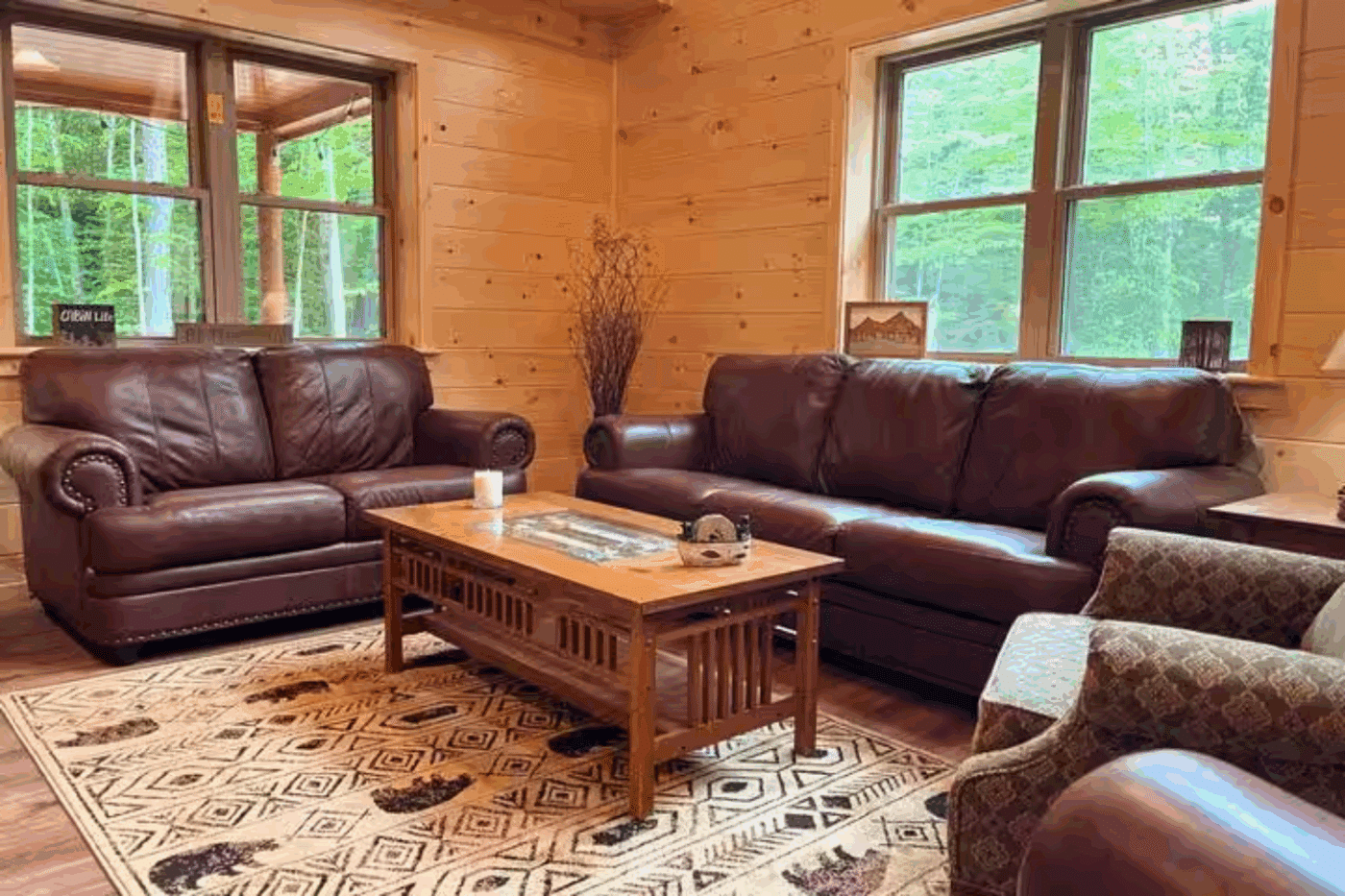 sitting area of mountaineer Deluxe in olde forge New York