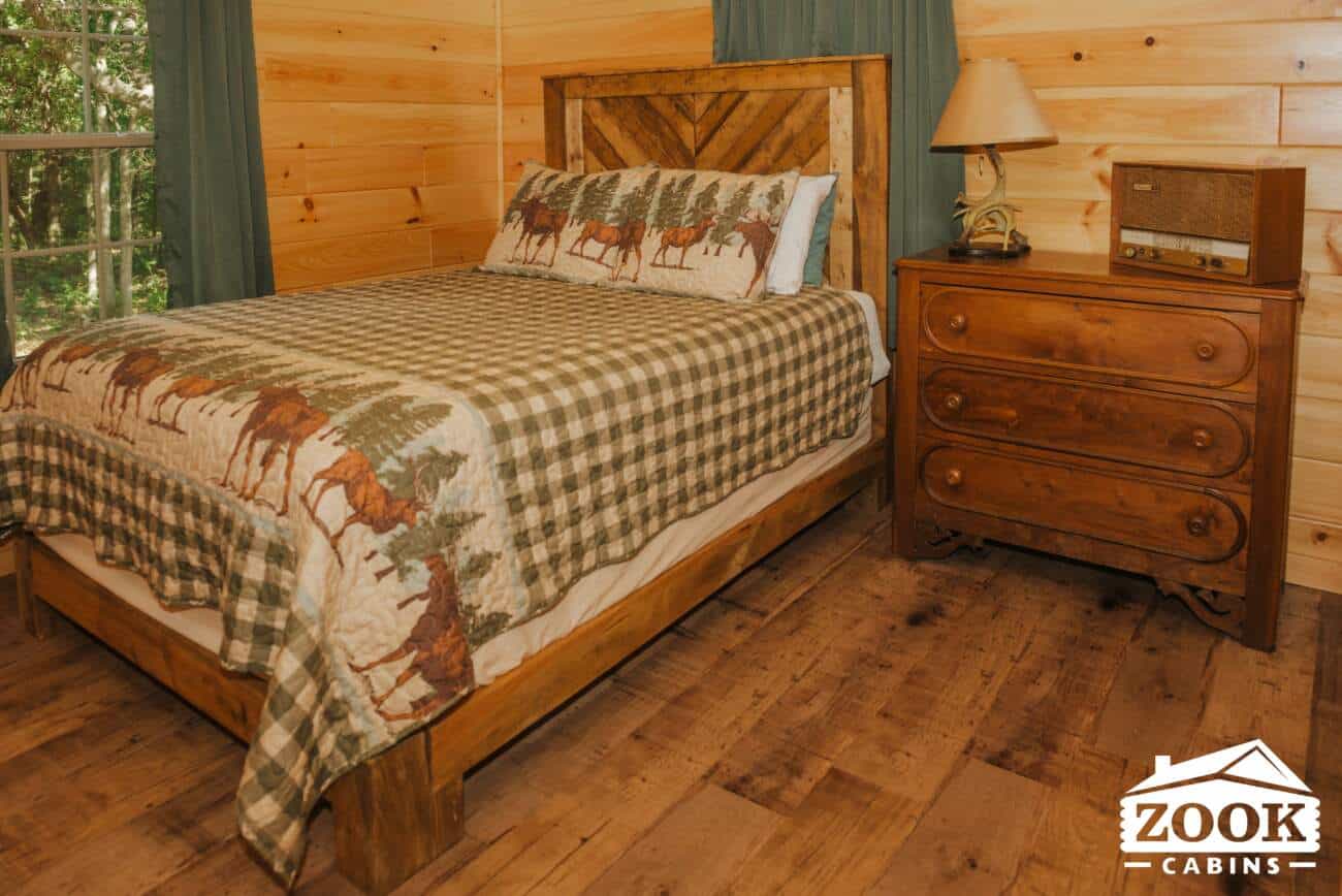 Glacier Log Home in Stroud OK bedroom2