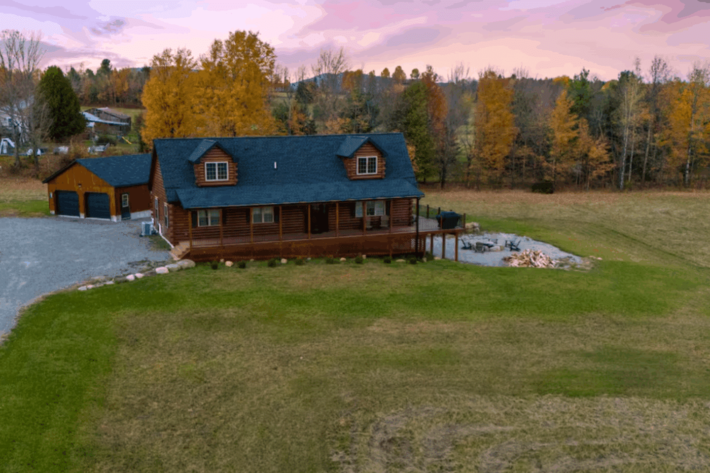 Mountaineer Deluxe Log cabin in Vermontville New York built and designed by Psy Homes