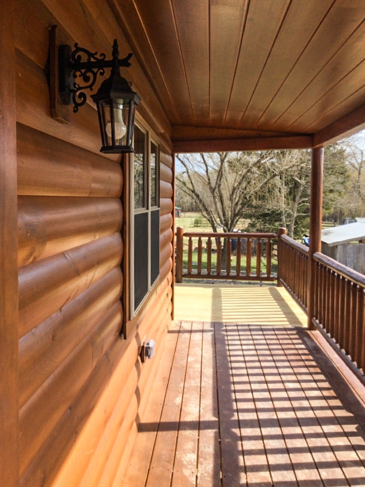 Prefab cabin in Estell manor porch