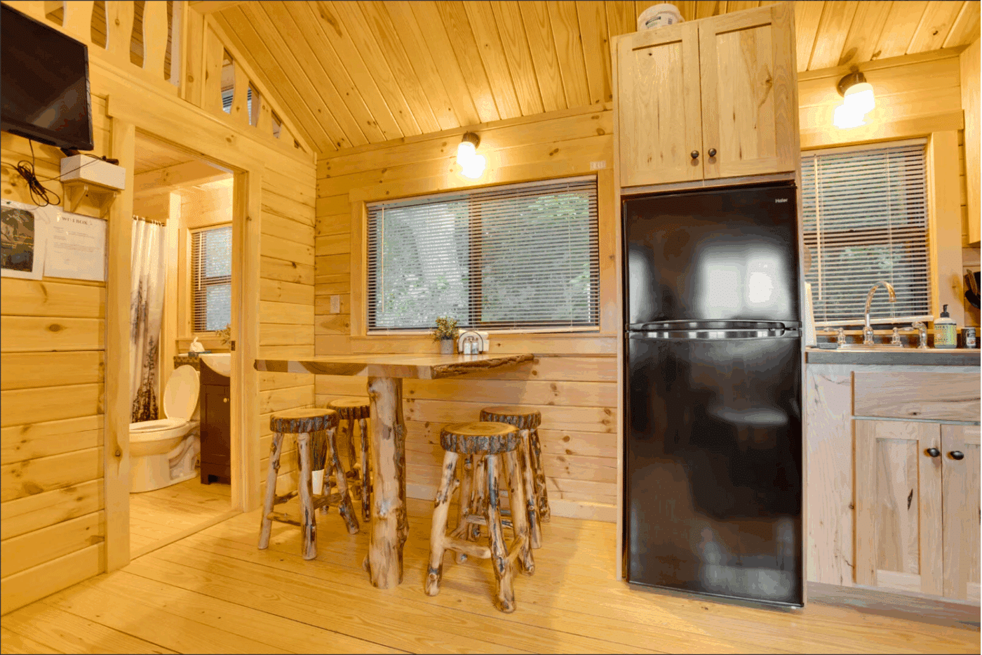 Dining area in Pinecrest park model cabin in warfordsburg Pa built and designed by Psy Homes in Gap Pa