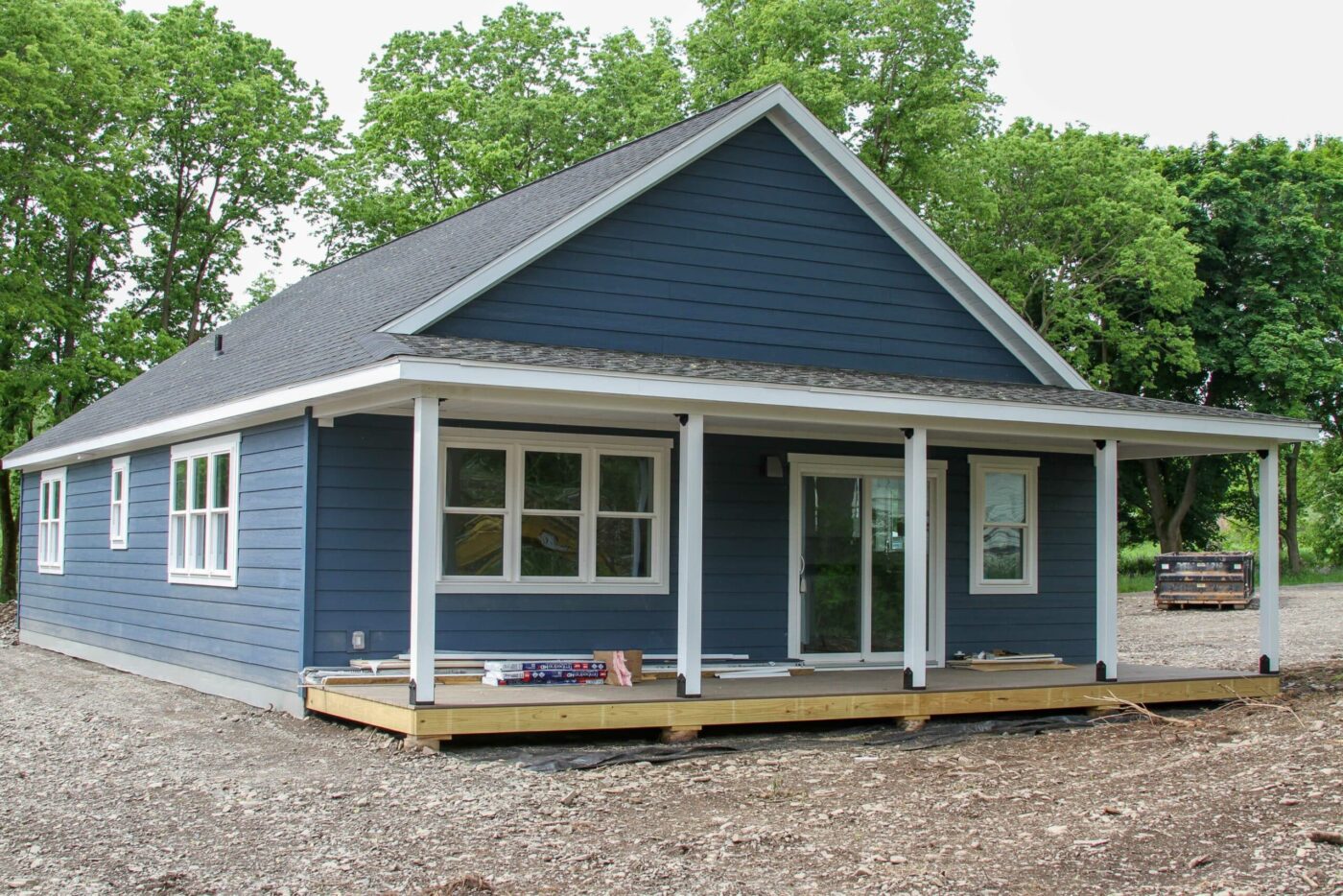 tarn modern cabin in Rhode Island