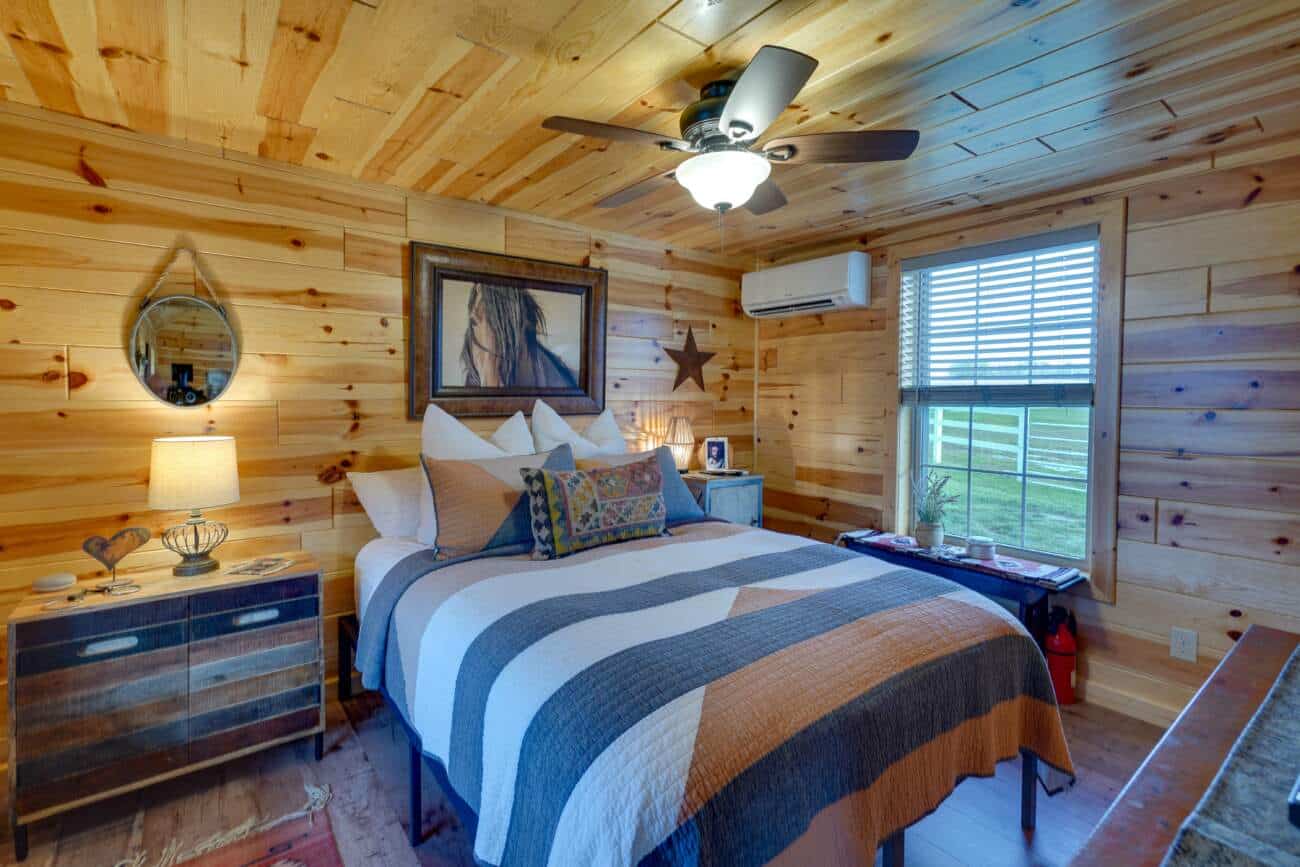Prefab Cabin Master Bedroom in Adel IA