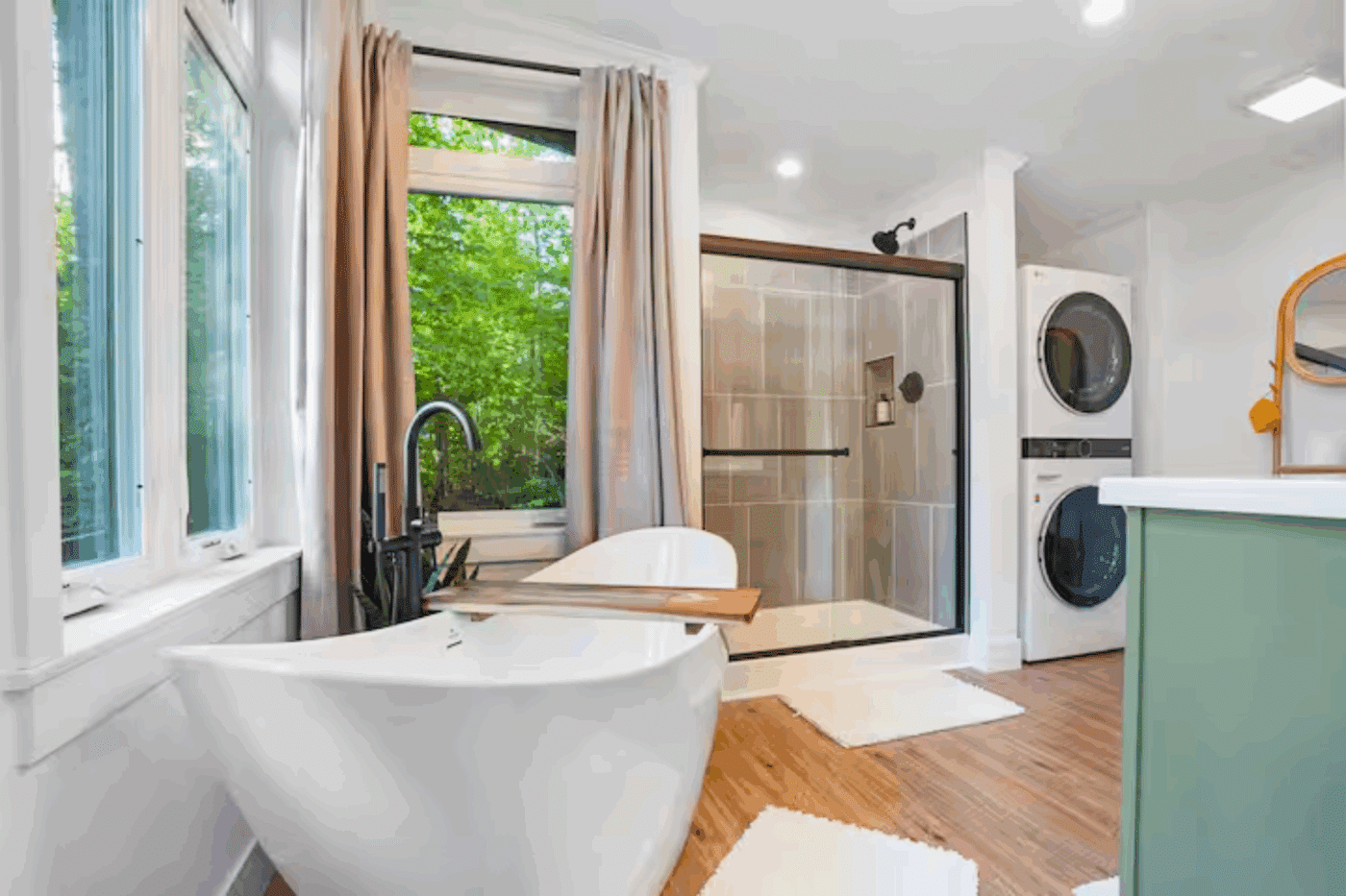 large bathroom in luxury mobile home of Sonoma HUD in Quarryville PA