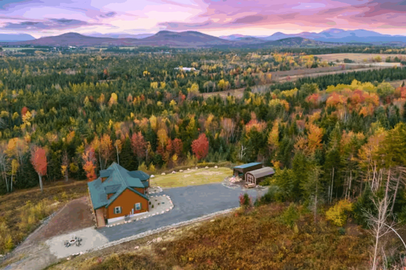 Mountaineer Deluxe in Sarnac Lake New York with fall foliage