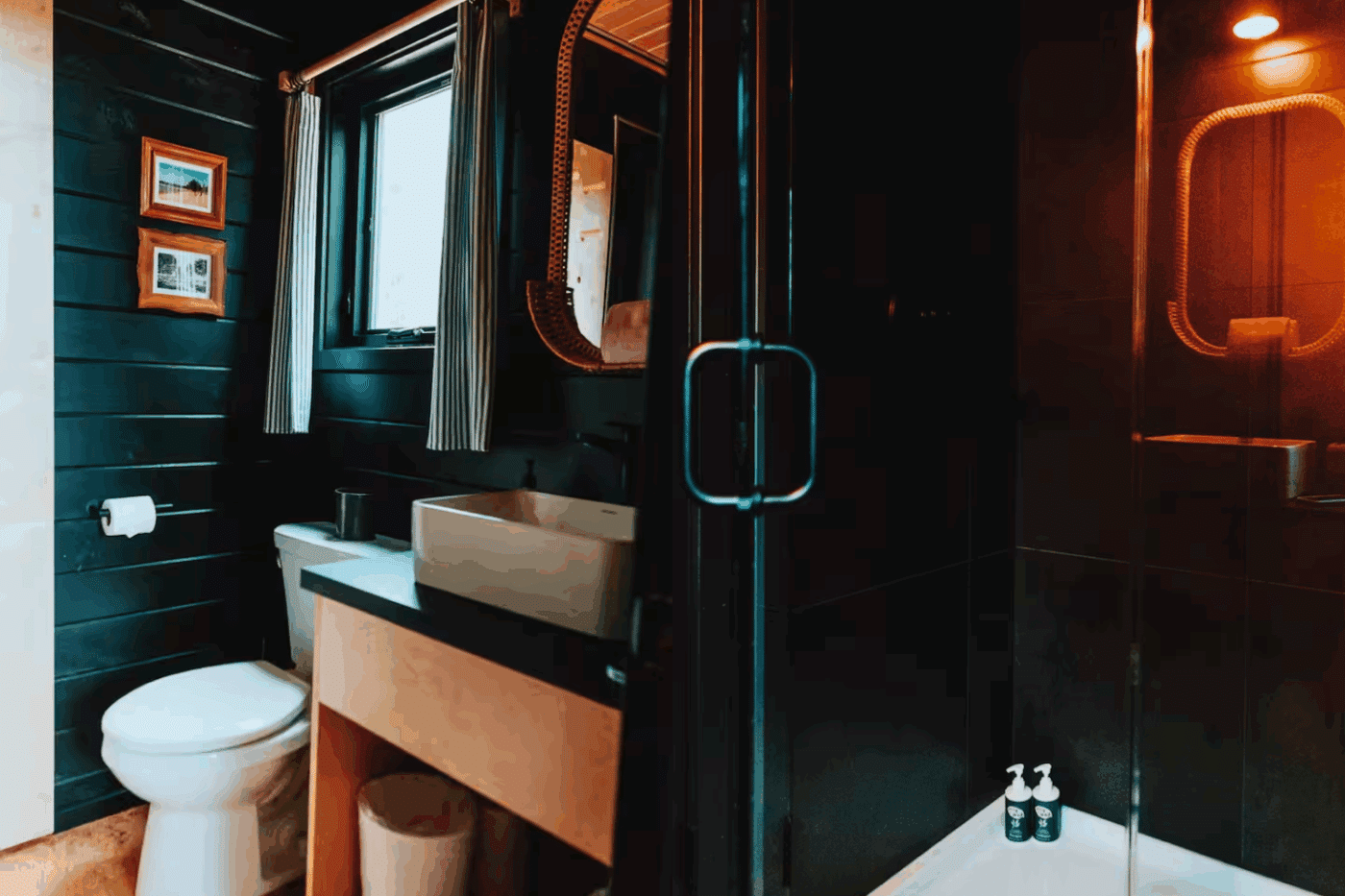 luxurious bathroom in cabin of Retreat North Peak Nook Studio Cabin 2