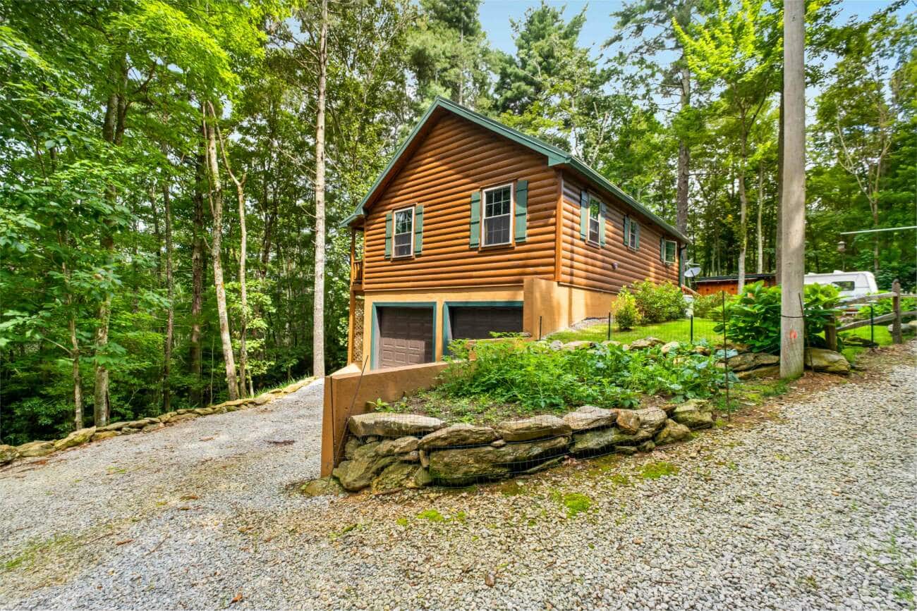 Prefab Cabin in Cullowhee NC