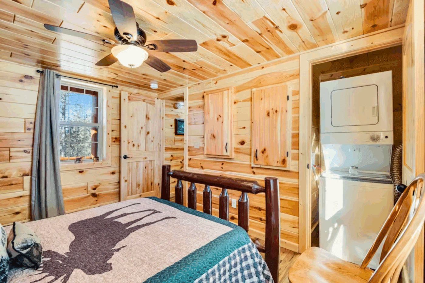 main bedroom of florrisant CO log cabin built and designed Psy Homes