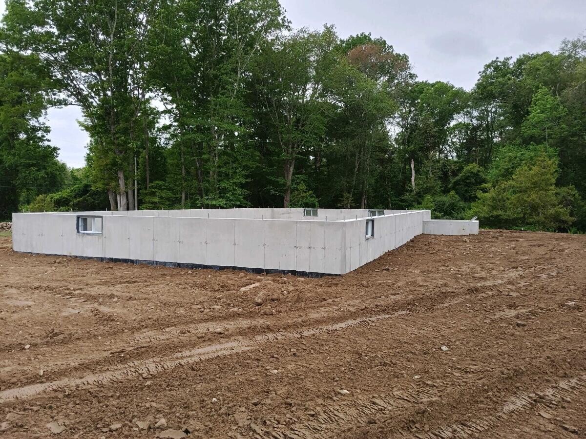 26′ x 44′ Musketeer in Westport MA foundation