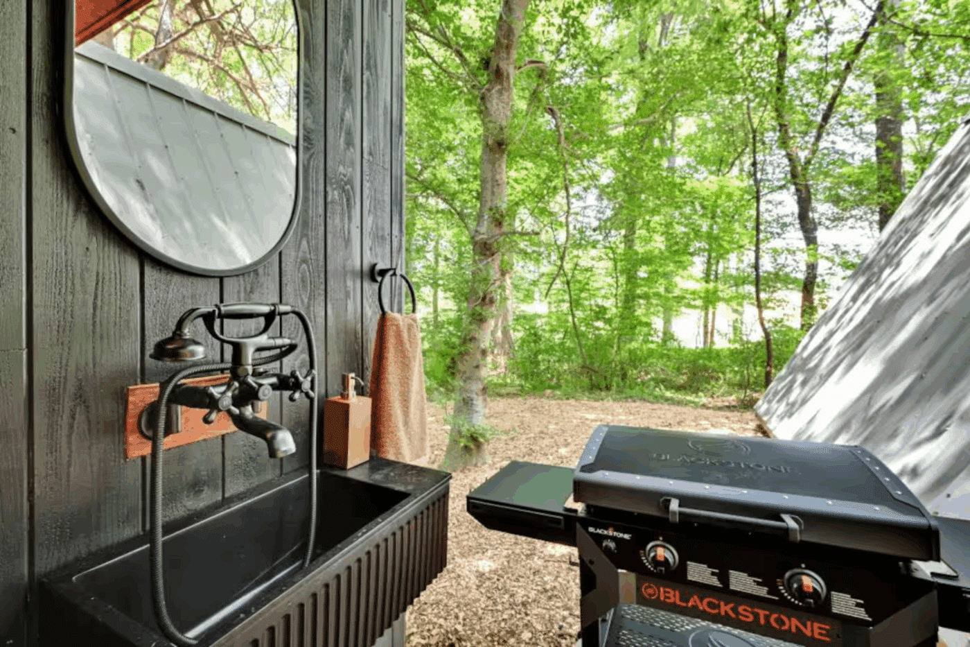 outdoor hospitaliaty area of vista porch glamping pod in Atglen Pa built and and designed by Psy Homes