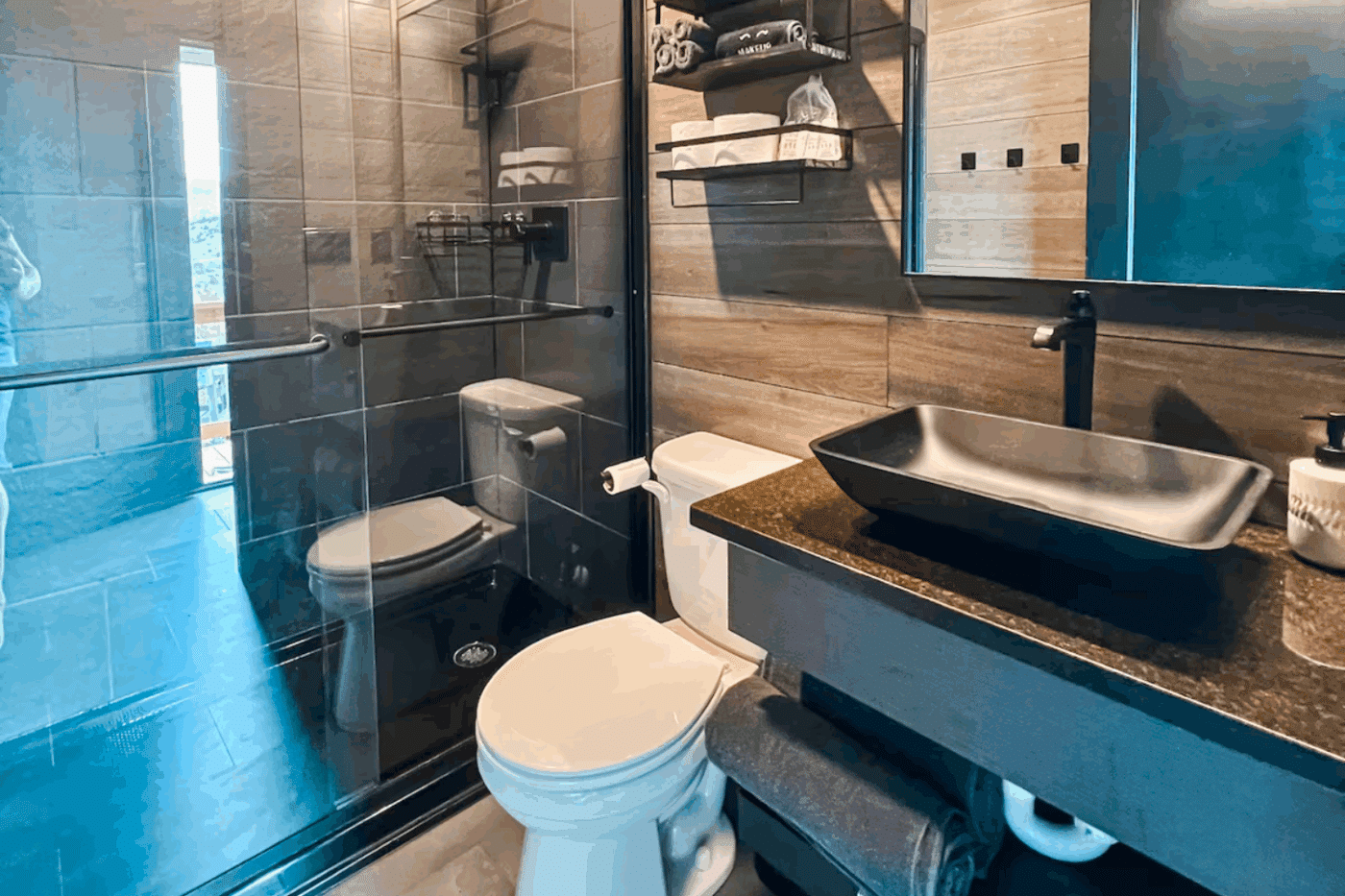 Bathroom of Rockwood park model tiny home in Cañon City Colorado Overlook 1