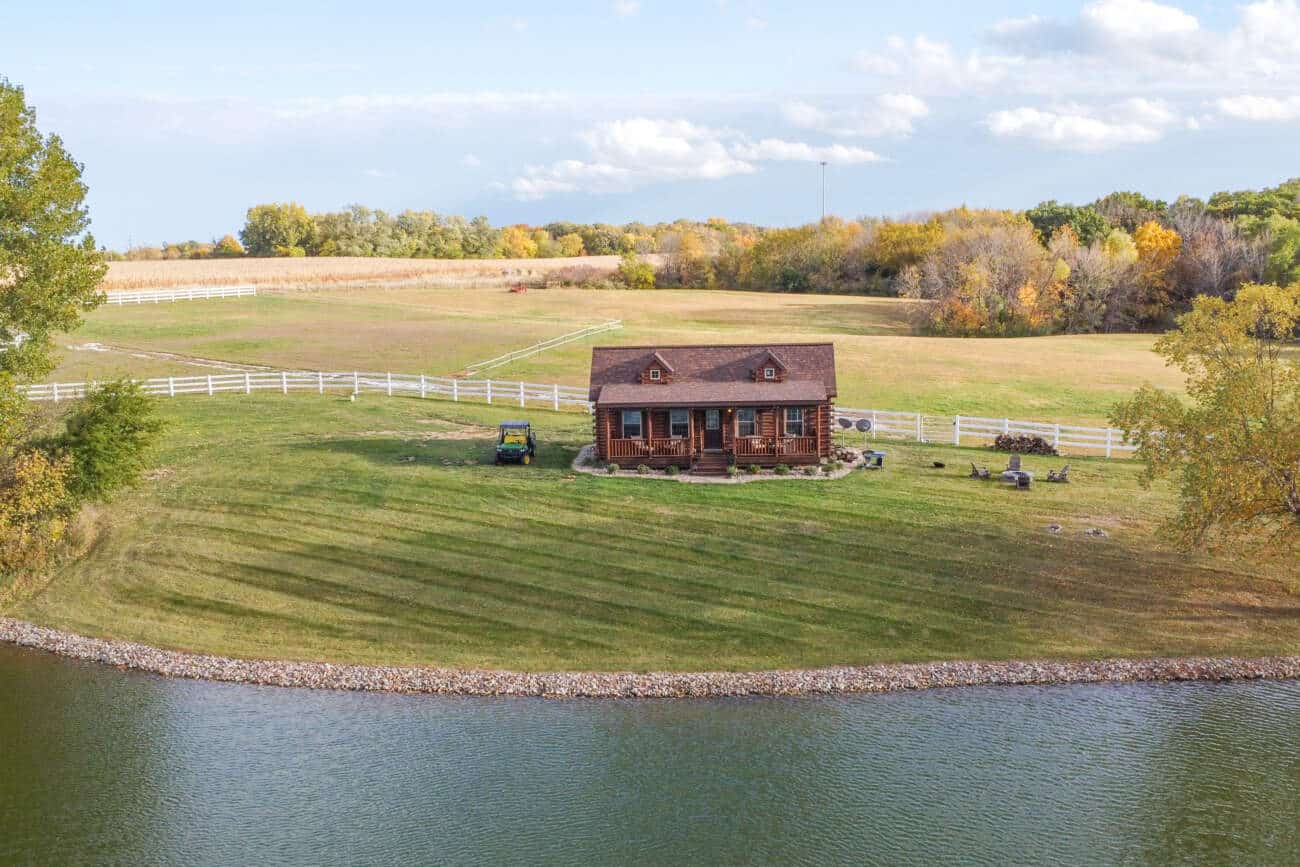 Prefab Cabin in Adel IA with pond