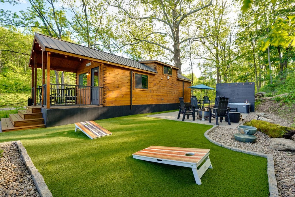 Park Model Home in Herndon PA with outdoor area