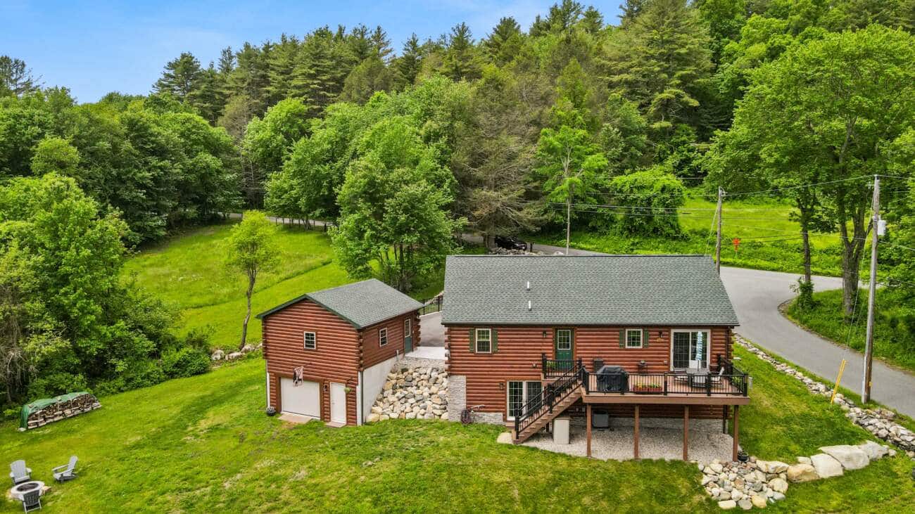 26x44 frontier log cabin in monson ma