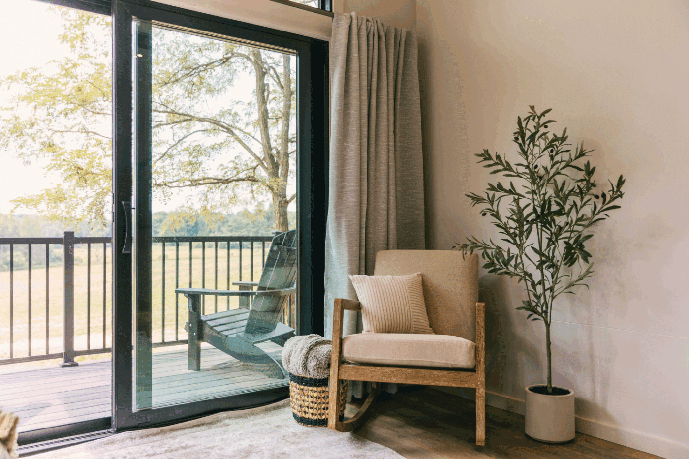 Psy Homes built reading nook in Rockwood tiny home in Fridens Pa at Somerset Resort