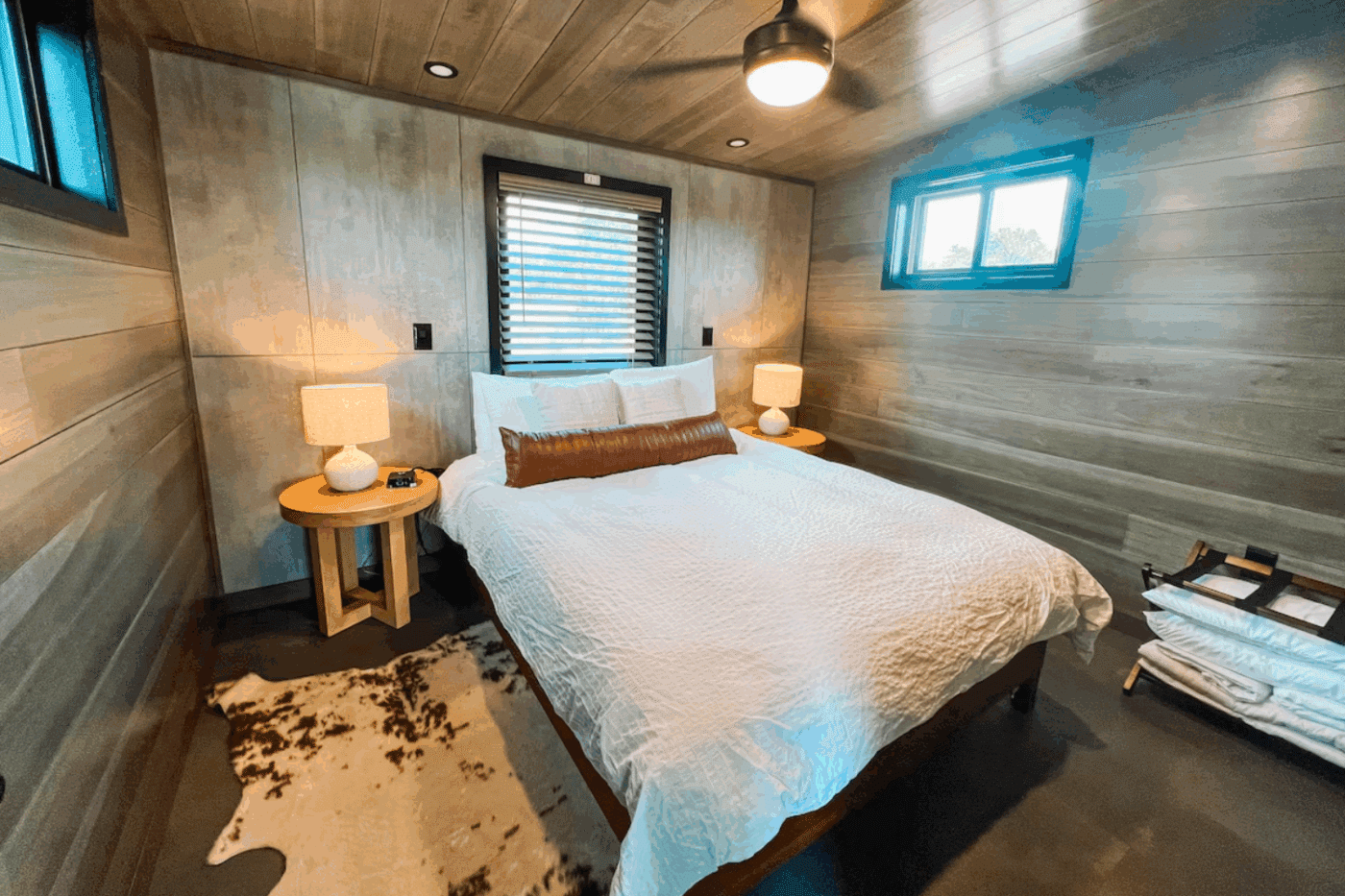 bedroom with ceiling fan in Rockwood park model tiny home built and designed by Psy Homes in Cañon City Colorado Overlook 3