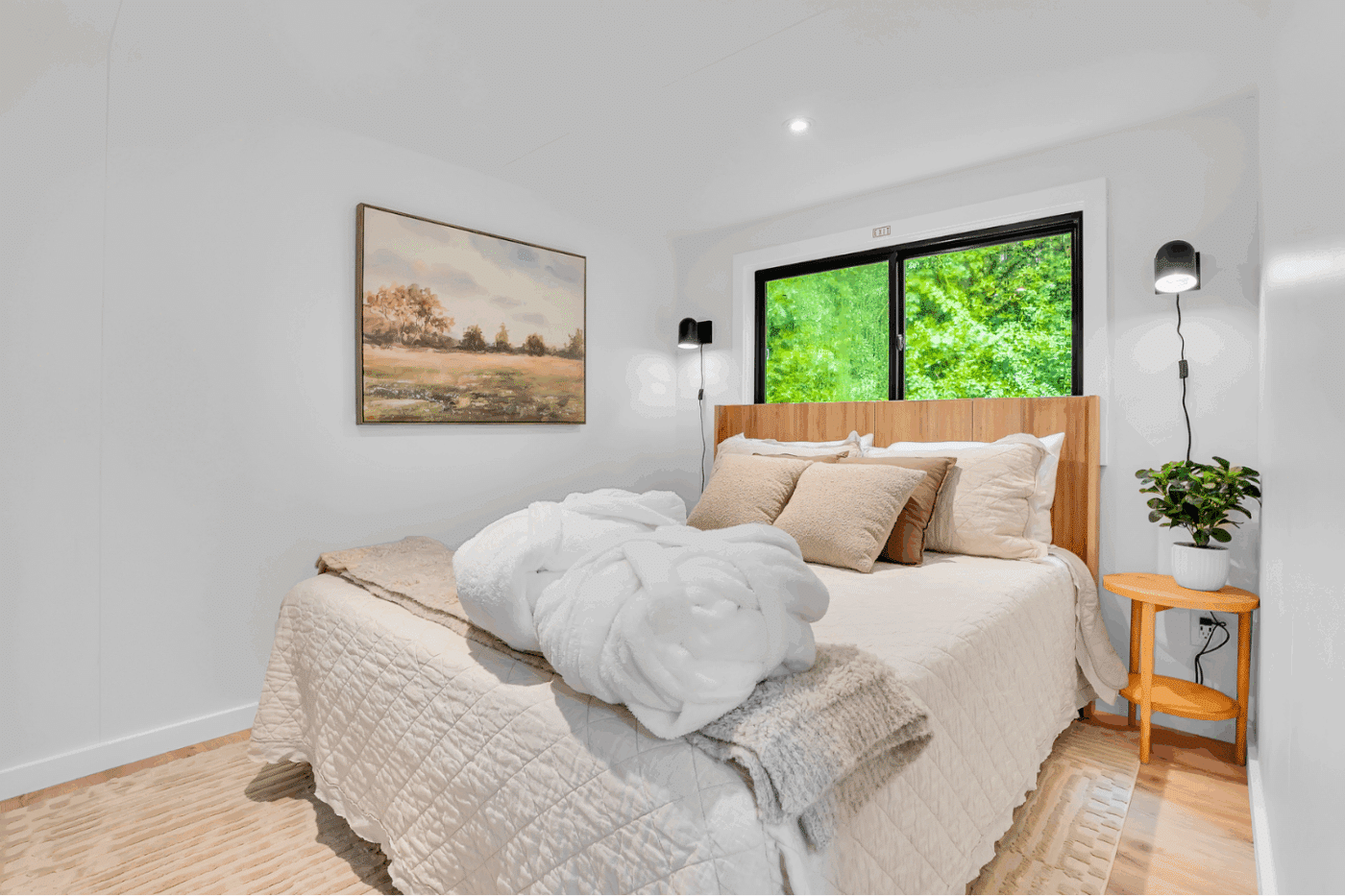 primary bedroom of cascade park model tiny home in Alexandria Pa site 15