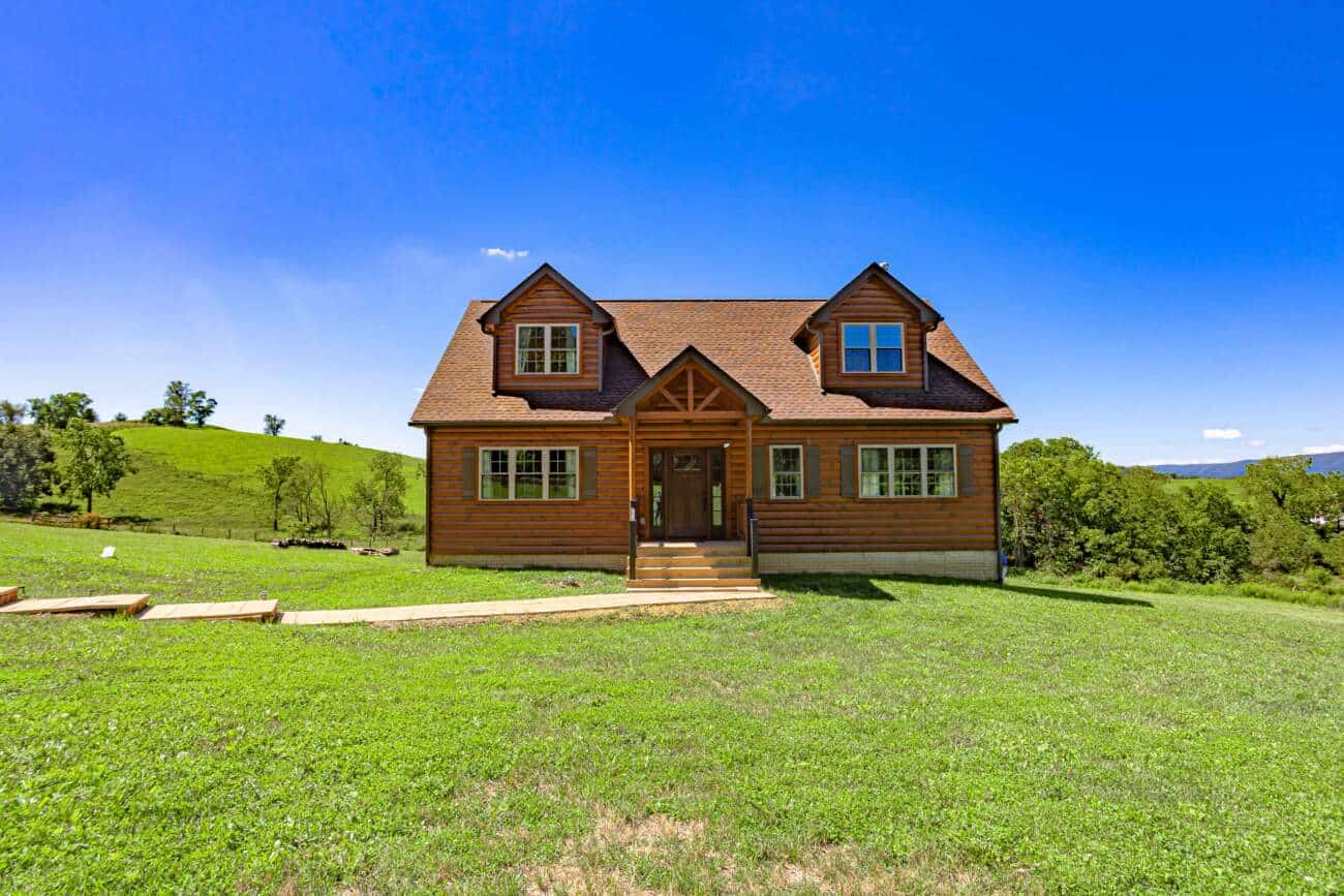 Log Home in Middlebrook VA
