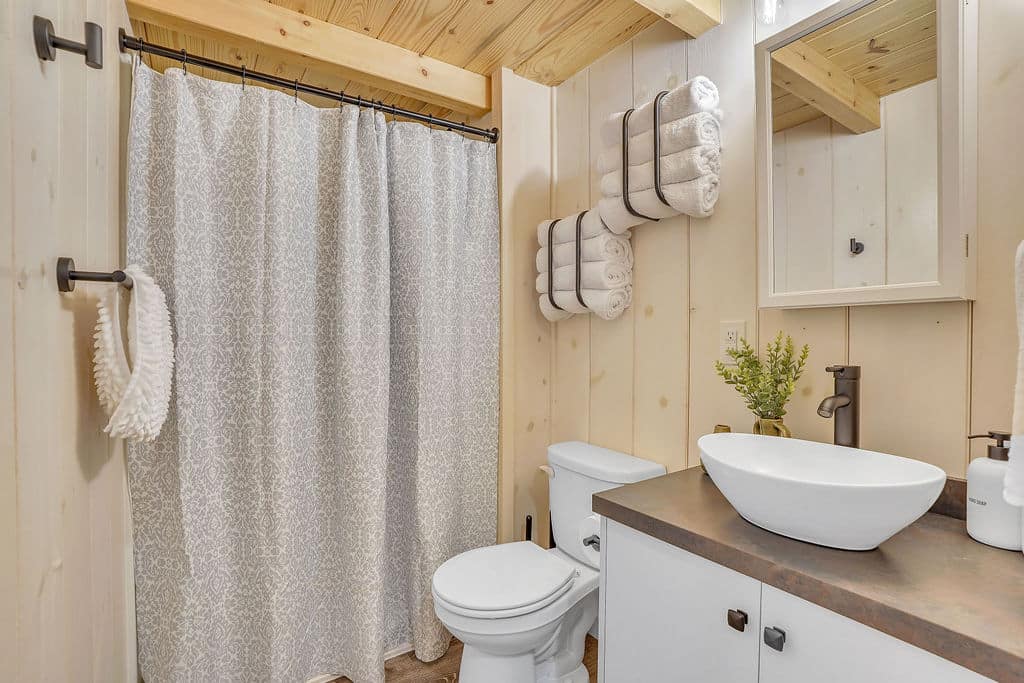 Aspen Park Model Home in Herndon PA bathroom